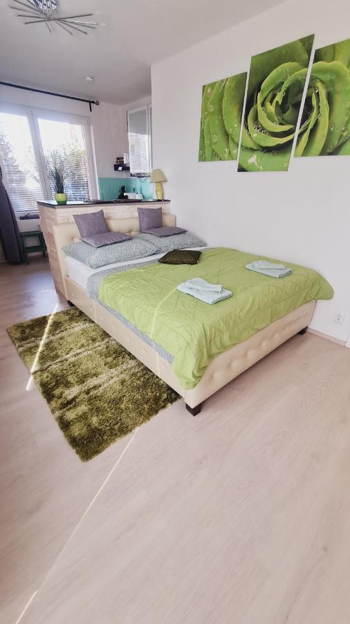 Bastien Studio Near Airport Πράγα Εξωτερικό φωτογραφία