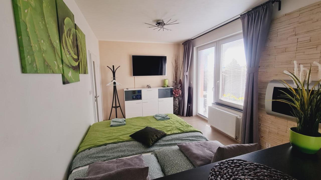 Bastien Studio Near Airport Πράγα Εξωτερικό φωτογραφία