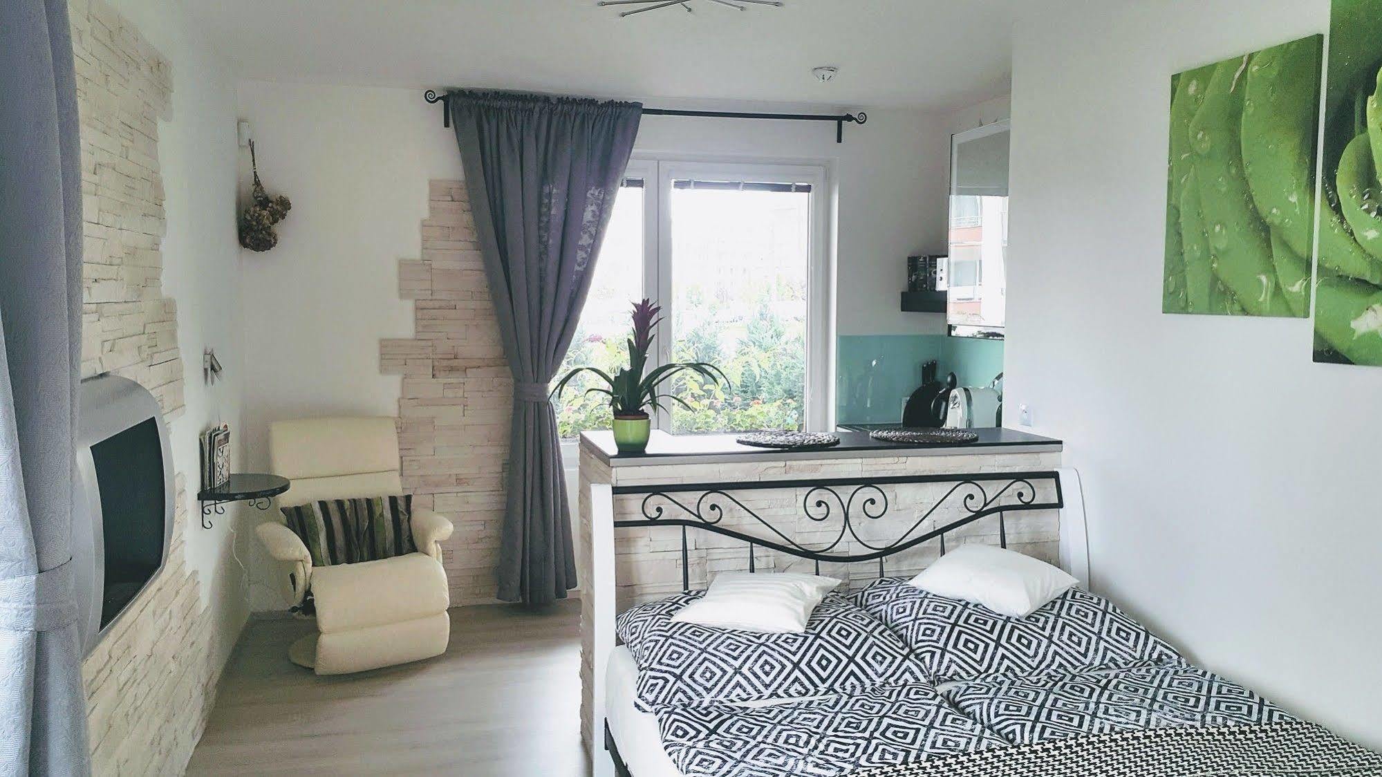 Bastien Studio Near Airport Πράγα Εξωτερικό φωτογραφία